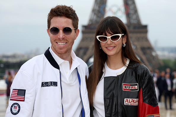 Nina Dobrev e Shaun White na cerimônia de abertura dos Jogos Olímpicos de Paris 2024