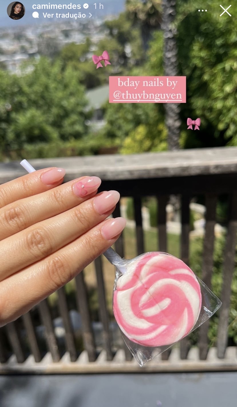 unha-laços-camila-mendes Unhas de aniversário da Camila Mendes