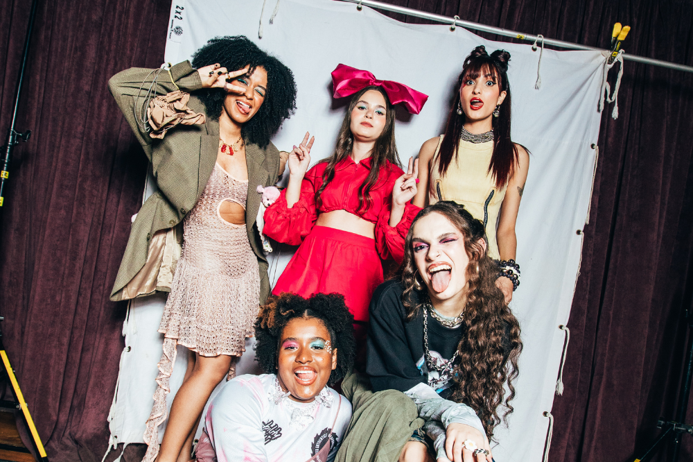 Meninas na capa da Galera Capricho