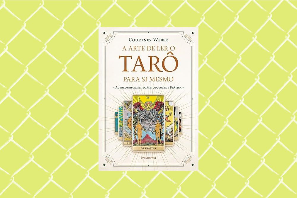 Livros para quem quer começar a ler Tarot(56) Imagem de um livro branco com desenhos de cartas de tarot em um fundo amarelo.