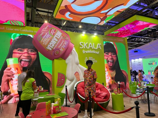 Imagem de estantes da Beauty Fair, maior feira de beleza do Brasil