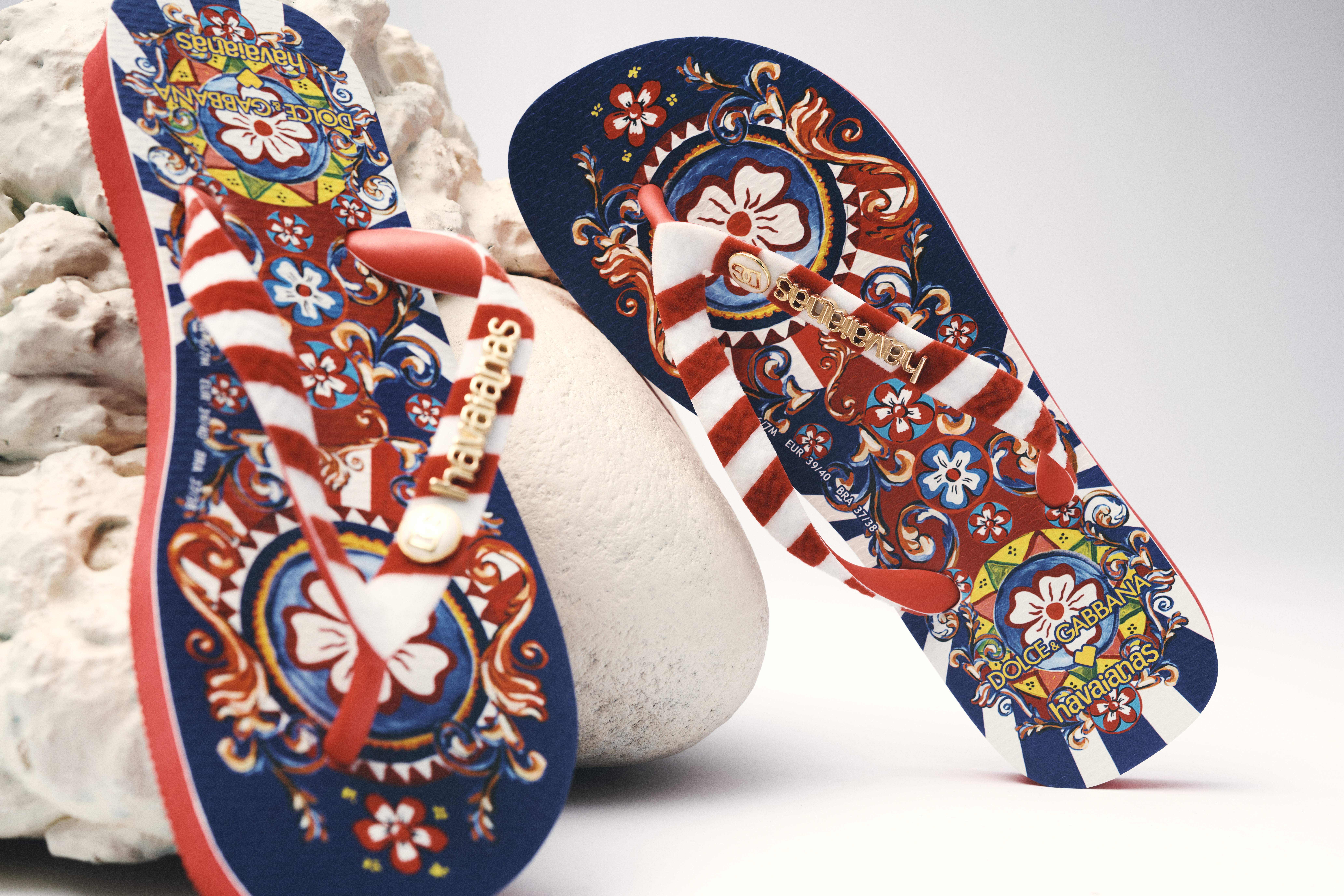 Top havaianas Dolce&Gabbana Carretto siciliano,do 35_36 ao 45_46, R 349,99 Coleção da Havaianas em parceria com a Dolce & Gabbana