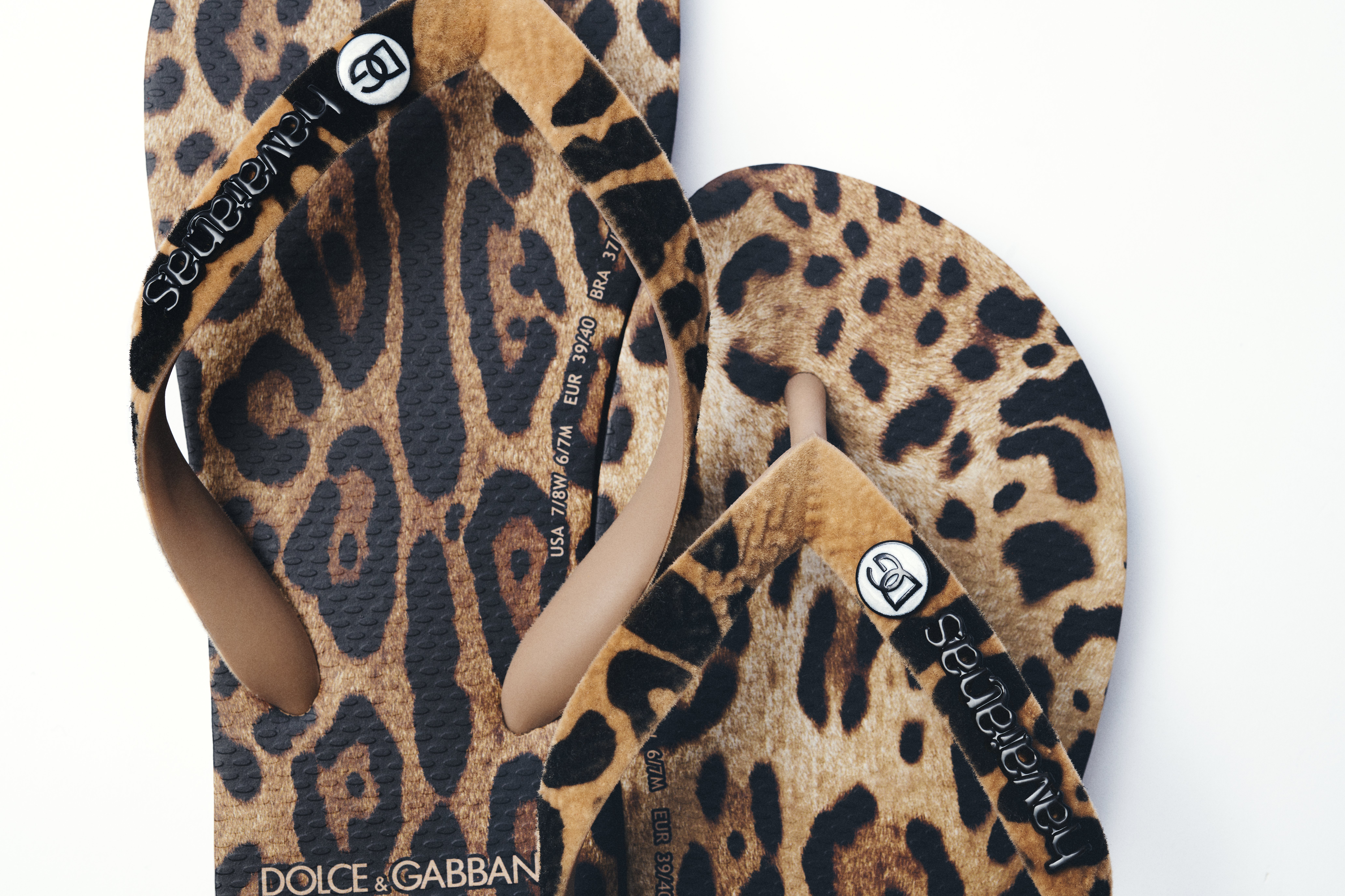 Top havaianas Dolce&Gabbana Leopard, do 35_36 ao 45_46, R 349,99_1 Coleção da Havaianas em parceria com a Dolce & Gabbana