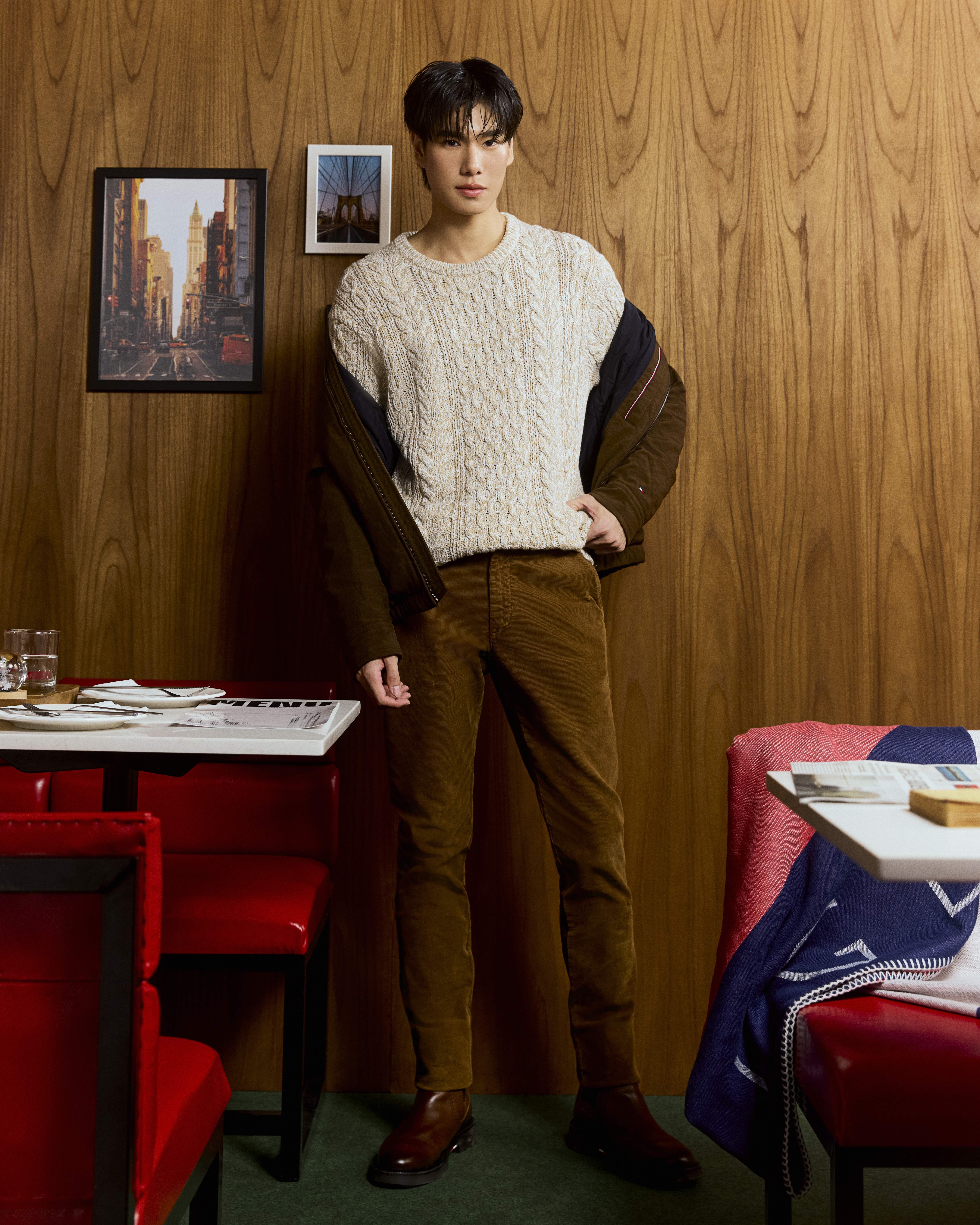 Phuwin como embaixador da Tommy Hilfiger