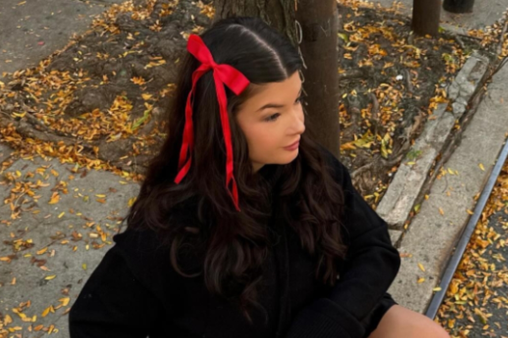 Ideias de penteados com laço no cabelo para o Natal