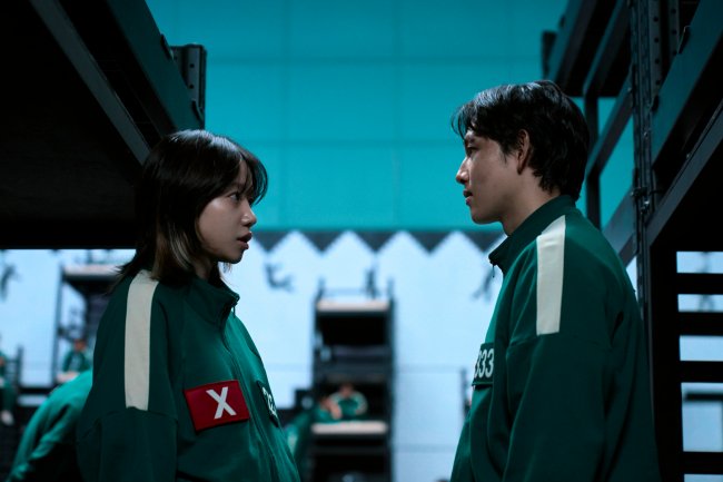 round6-Yim Si-wan-netflix Jo Yu-ri e Yim Si-wan na 2ª temporada de Round 6.
