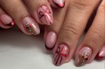 30 ideias de unhas decoradas com laços para usar no Natal
