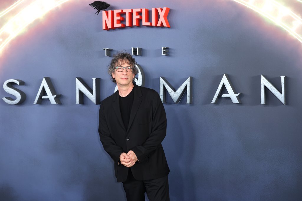 Neil Gaiman na premiere da série Sandman.