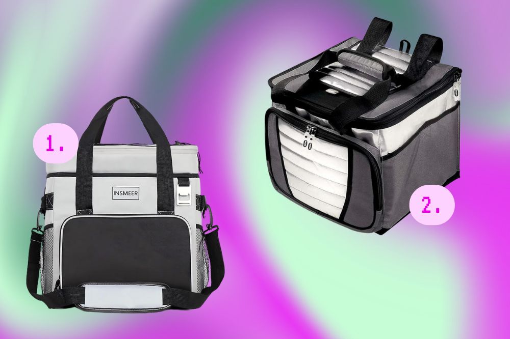 Os coolers mais legais para levar na praia neste verão Imagem de duas bolsas cooler preta e branca, em um fundo roxo e verde claro.