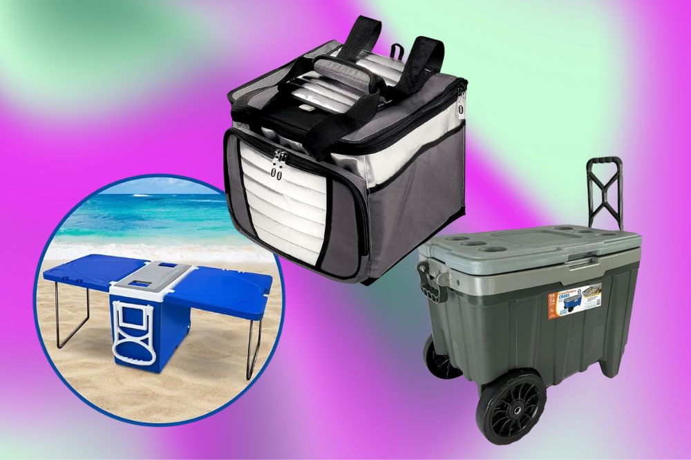 Imagem de três coolers de praia, um em formato de bolsa cinza e branco, um cooler cinza escuro com rodas e um azul e branco que se transforma em mesa, em um fundo roxo e verde claro.