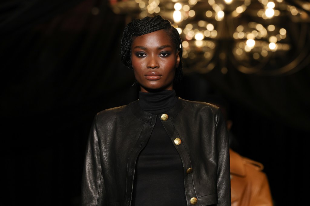 Desfile de outono-inverno 2025-2026 de Sergio Hudson na semana de moda de Nova York