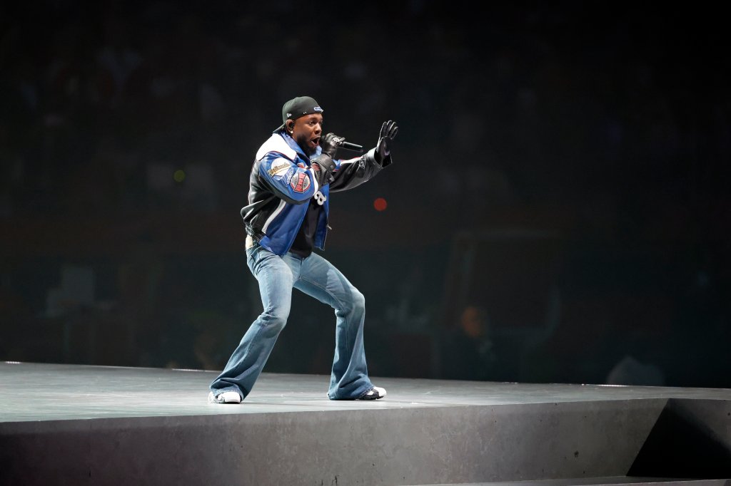 Kendrick Lamar no show do intervalo do Super Bowl