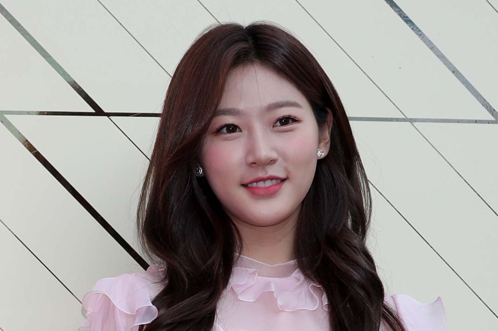 Kim Sae-ron posando e sorrindo para foto
