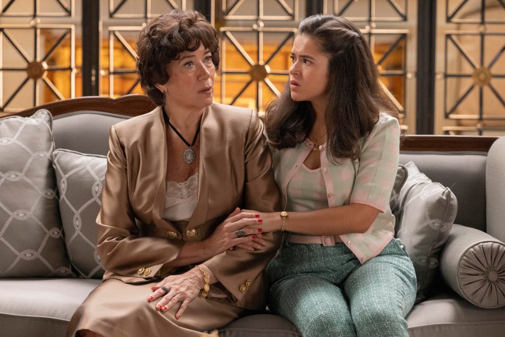 Maristela (Lilia Cabral) e Bia (Maisa) em 'Garota do Momento'