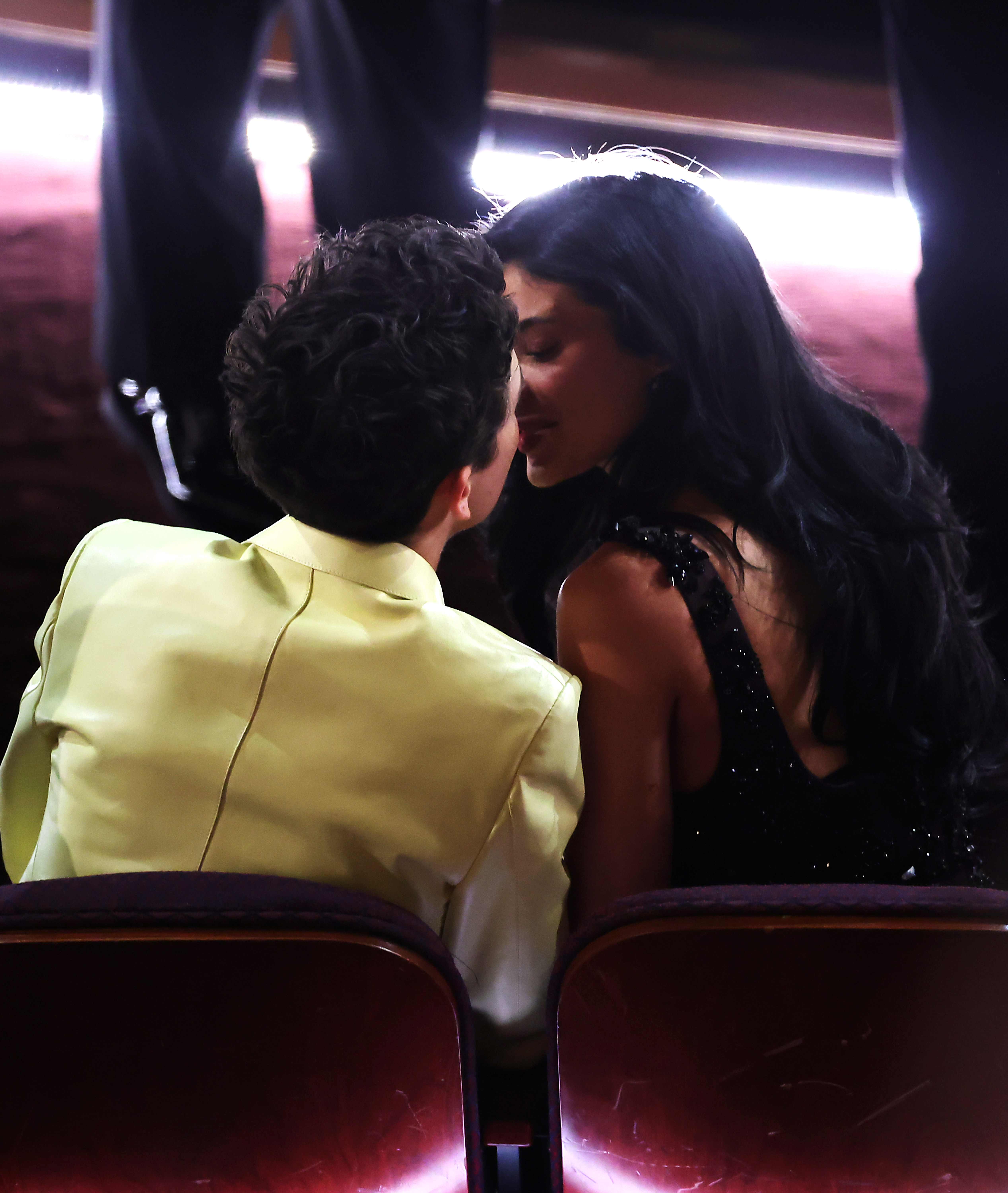 97th Annual Oscars – Show Momento fofo do casal trocam um beijinho na cerimônia do Oscar 2025.