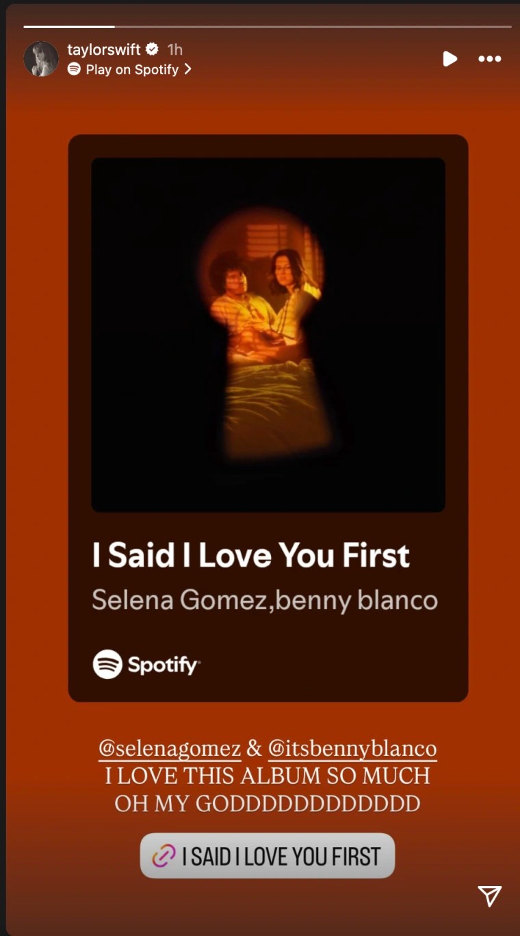 Taylor Swift compartilha álbum de Selena Gomez e Benny Blanco nos stories. Taylor Swift compartilha álbum de Selena Gomez e Benny Blanco nos stories.
