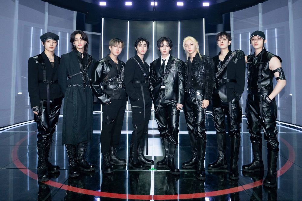 STRAY-KIDS-LOOK-SHOW