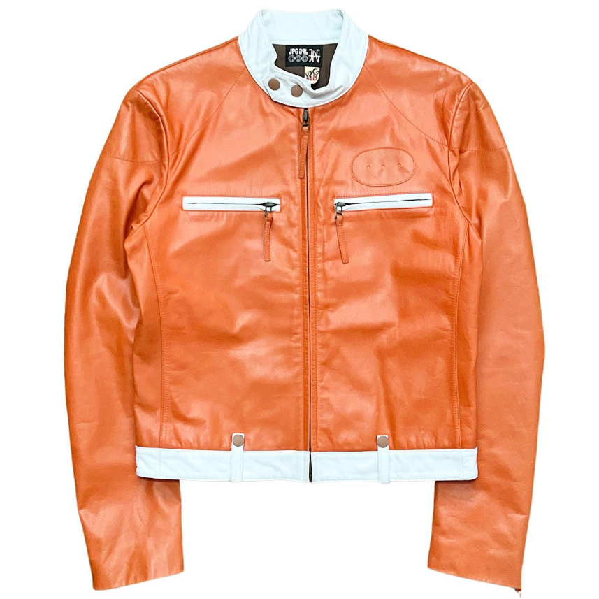 jaqueta-jean-paul-gaultier-kylie-jenner-anos-90 Jaqueta de couro 'Racer' Jean Paul Gaultier dos anos 90 usada por Kylie Jenner