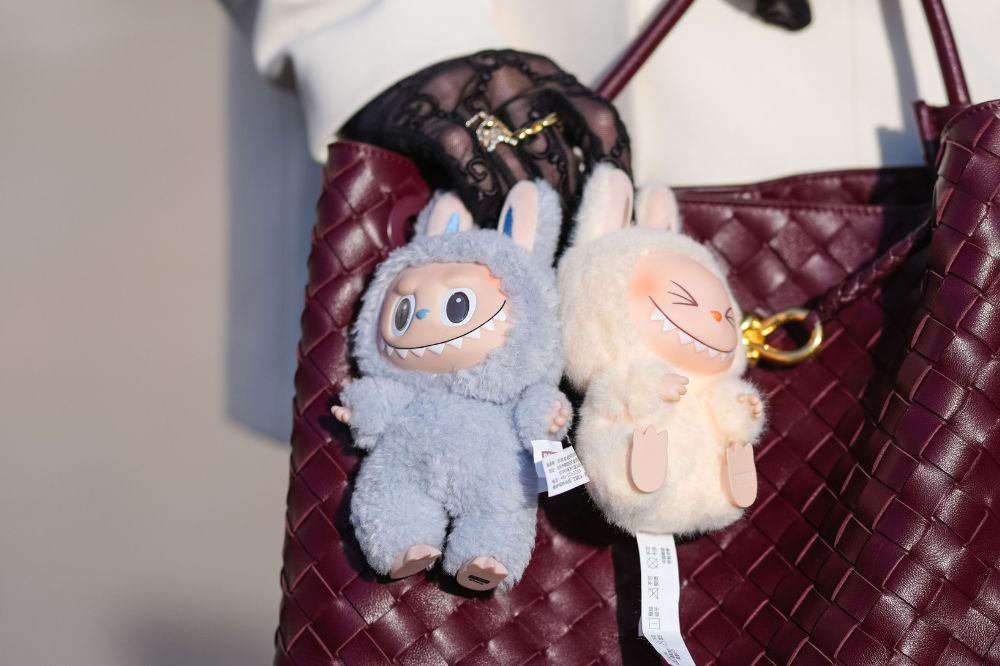 Chaveiros 'Labubus' na bolsa