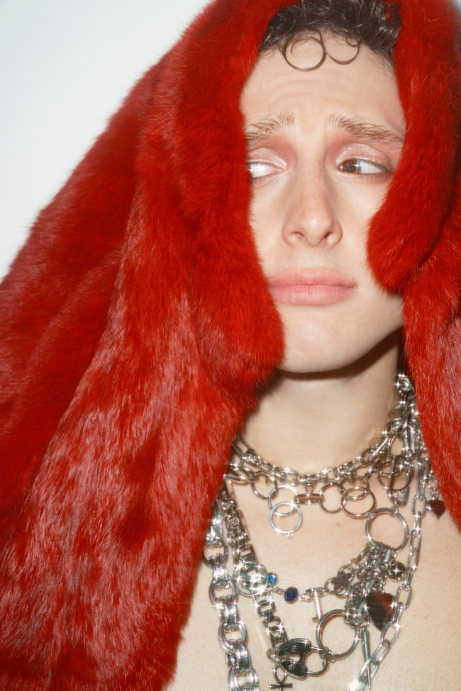 Fotografia: Fred Othero (One Stop); Assistente de fotografia: Calebe Fernandes; Tratamento: Romulo Koerich; Styling: Yumi Kurita; Produção de moda: John Fazzioli Beleza: Katia Araújo; Assistente de beleza: Fernanda Fonseca; Cabelo: Bruna Nóbrega; Unhas: Lucas Oliveira; Vídeo: Luiza Nóbrega e Tiago Zani (TWZ Filmes); Agradecimentos: Pix 6 Estúdios, MAC Cosmetics Brasil.