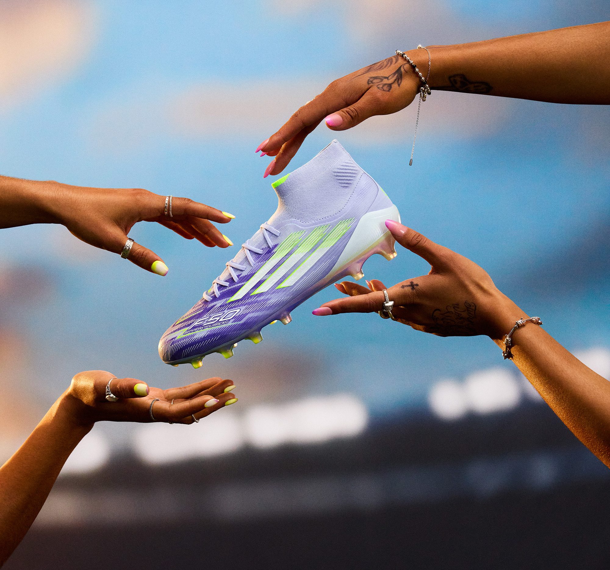Chuteira Adidas F50 SPARKFUSION para futebol feminino