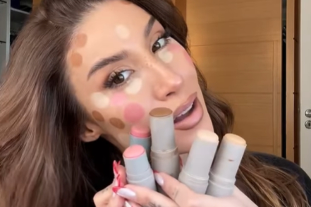 Bianca Andrade relança blush 'Stick Cor' da marca Boca Rosa