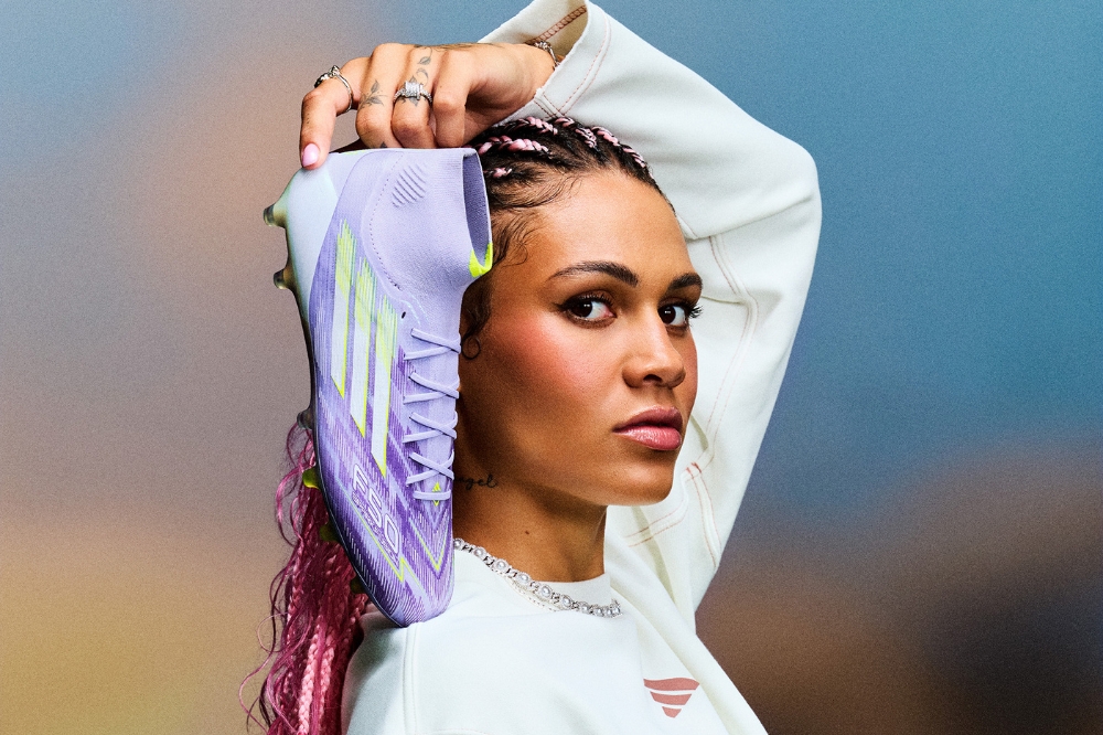 Trinity Rodman com chuteira Adidas F50 SPARKFUSION para futebol feminino