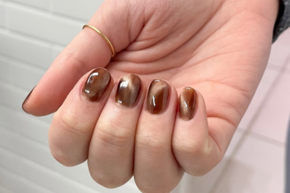 Ideias de unhas decoradas para o inverno 2025
