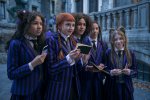 Novas personagens estrelam imagens inéditas da 2ª temporada de Wandinha