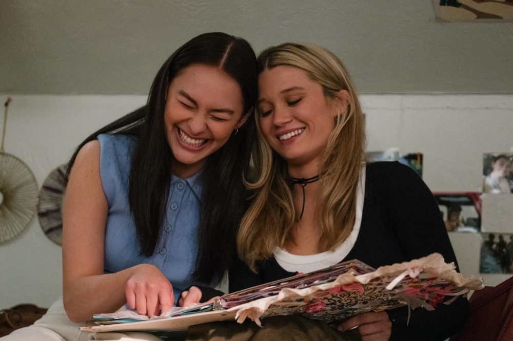 Belly Conklin (Lola Tung) e Taylor Jewel (Rain Spencer) em 'O Verão que Mudou Minha Vida'