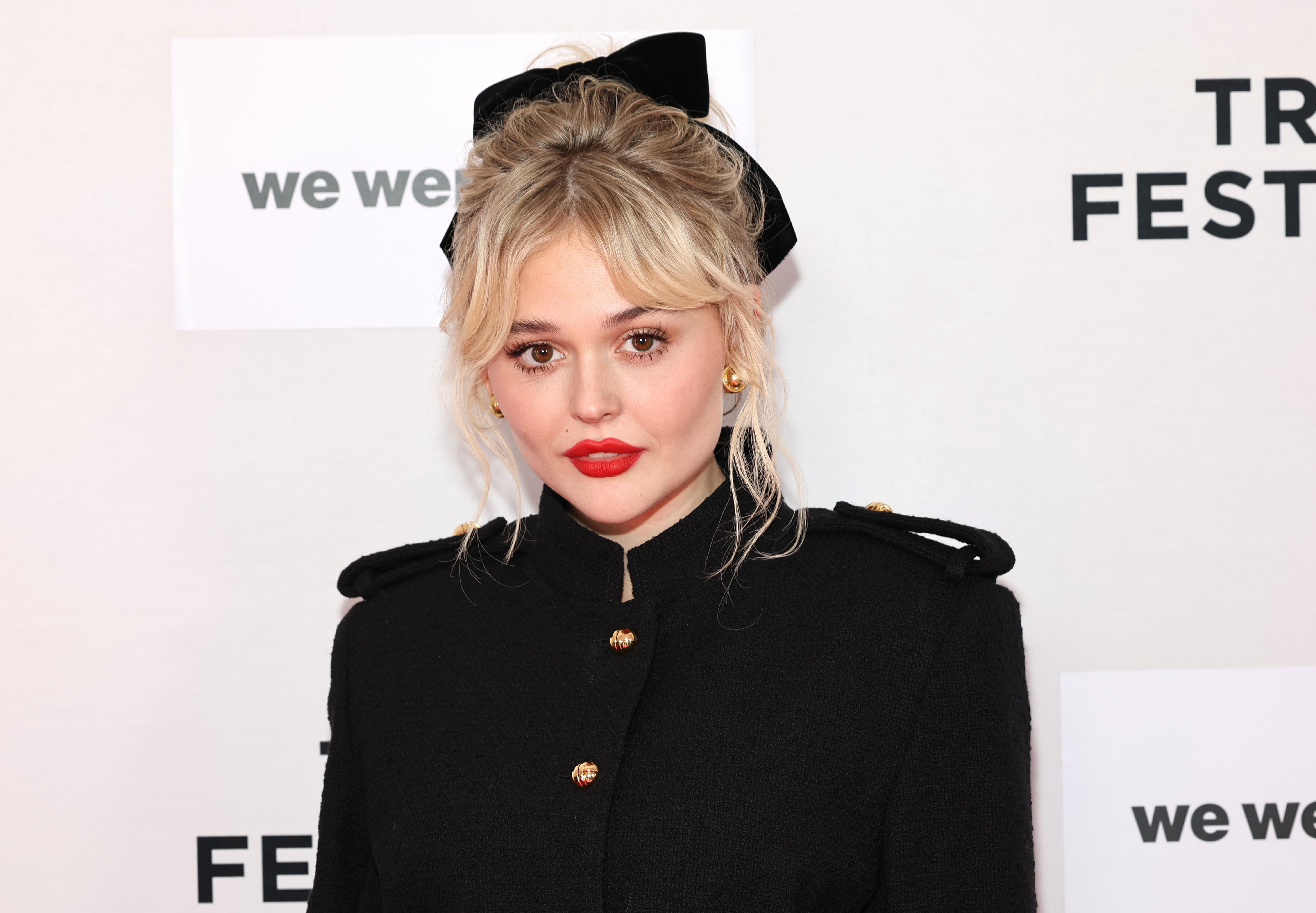 Emily Alyn Lind em première da série 'Mentirosos'