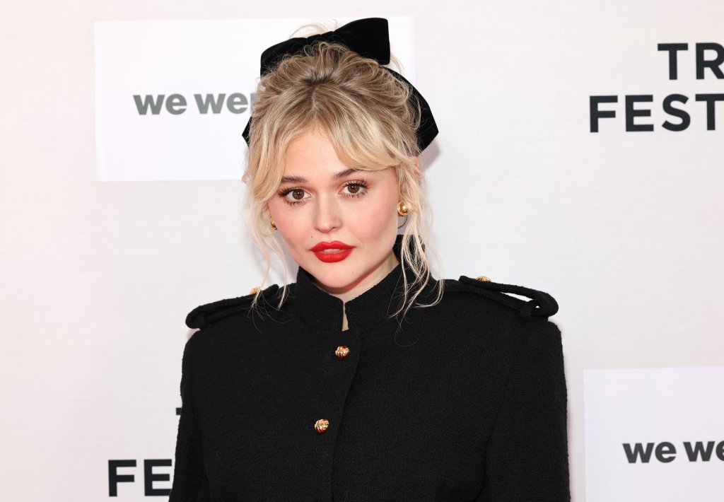 Emily Alyn Lind em première da série 'Mentirosos'