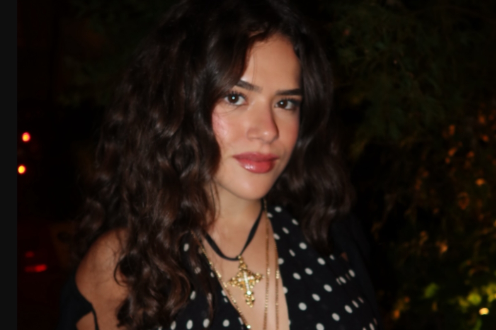 Maisa Silva usa look com estampa de bolinhas, que é tendência do momento