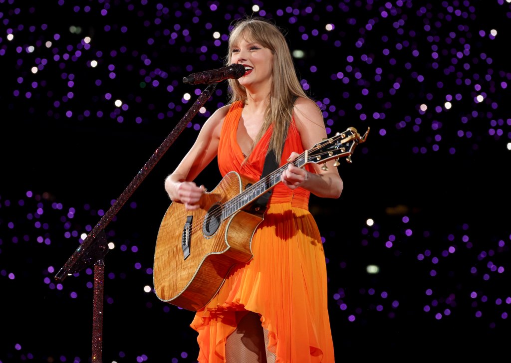 LONDON, ENGLAND - JUNE 21: (EDITORIAL USE ONLY. NO STANDALONE PUBLICATION USE (NO SPECIAL INTEREST OR SINGLE ARTIST PUBLICATION USE; NO BOOK USE)) Taylor Swift performs onstage during "Taylor Swift | The Eras Tour" at Wembley Stadium on June 21, 2024 in London, England. (Photo by Kevin Mazur/Getty Images for TAS Rights Management)