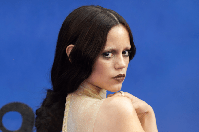 Jenna Ortega em estreia de Wandinha, em Londres, na Inglaterra.