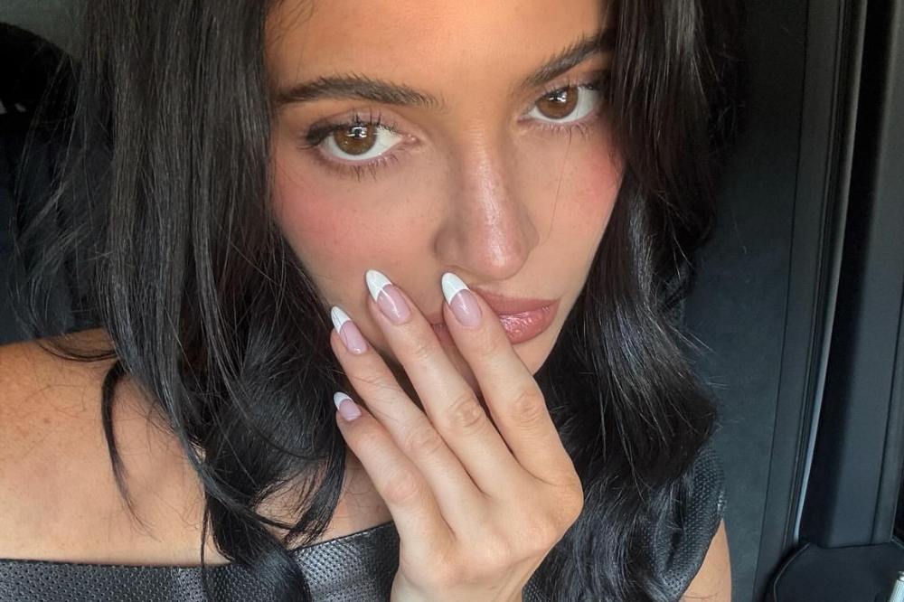 Kylie Jenner usa francesinha grossa à la anos 90