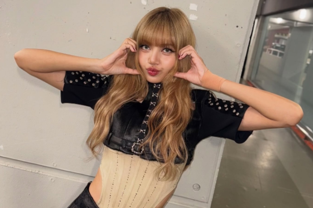 Lisa, do BLACKPINK, na turnê Deadline