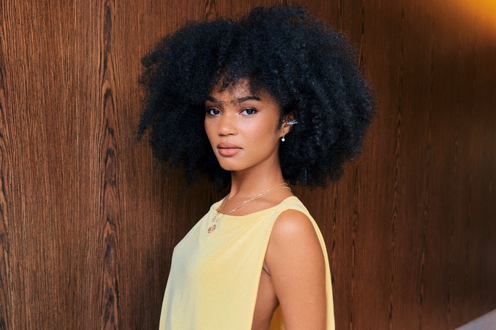 Agnes Nunes dá dicas para dar volume ao cabelo crespo