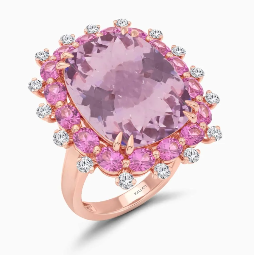 Anel de diamante rosa da marca Kallati usado por Taylor Swift na era do álbum Life of a Showgirl