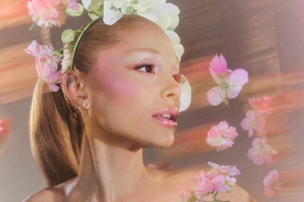 Ariana Grande anuncia linha de maquiagem inspirada em Wicked: For Good