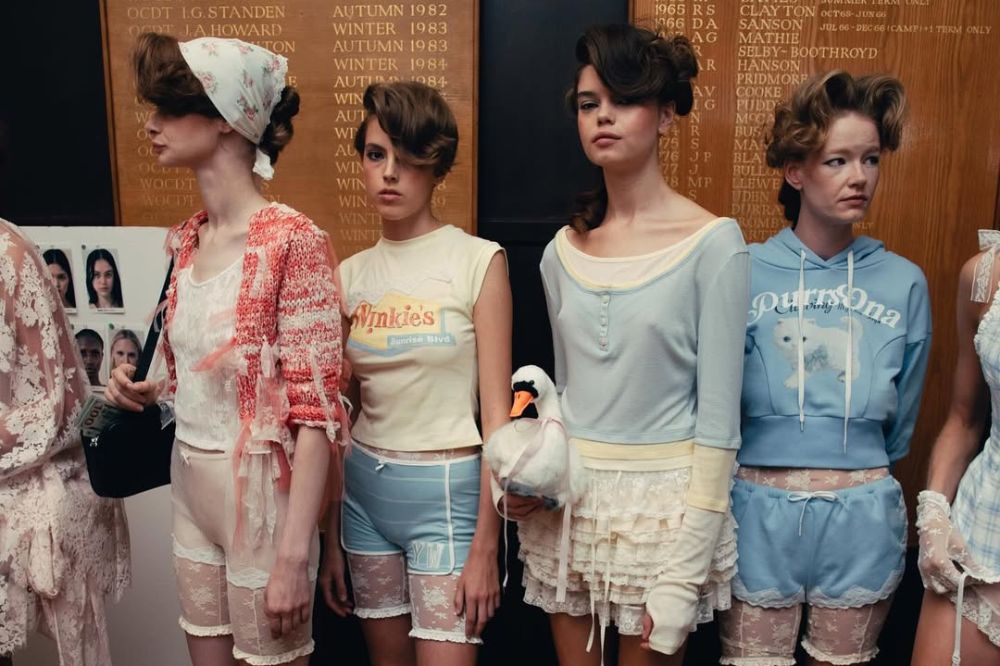 Desfile da marca Yuhan Wang na London Fashion Week