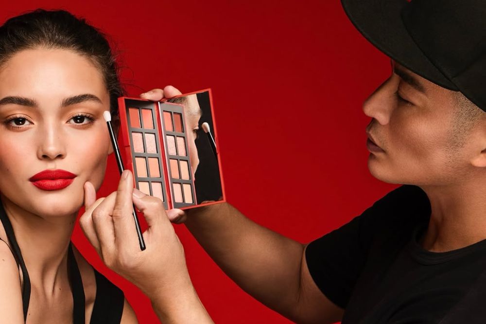 Hung Vanngo lança sua própria marca de maquiagem, a Hung Vanngo Beauty