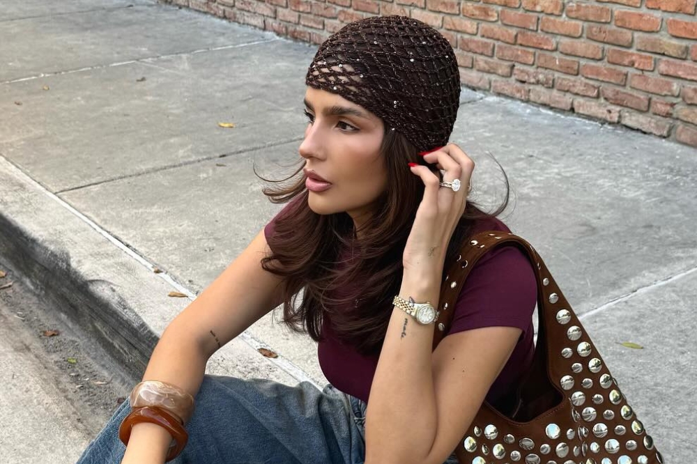 Touca de crochê é tendência em looks de festival de música