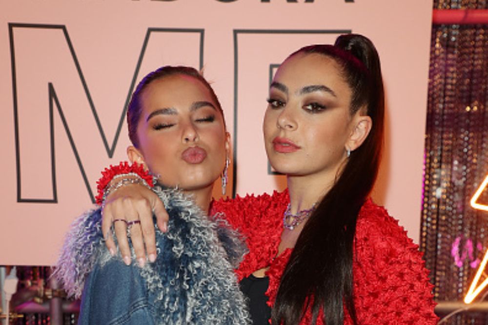 Addison Rae e Charli xcx