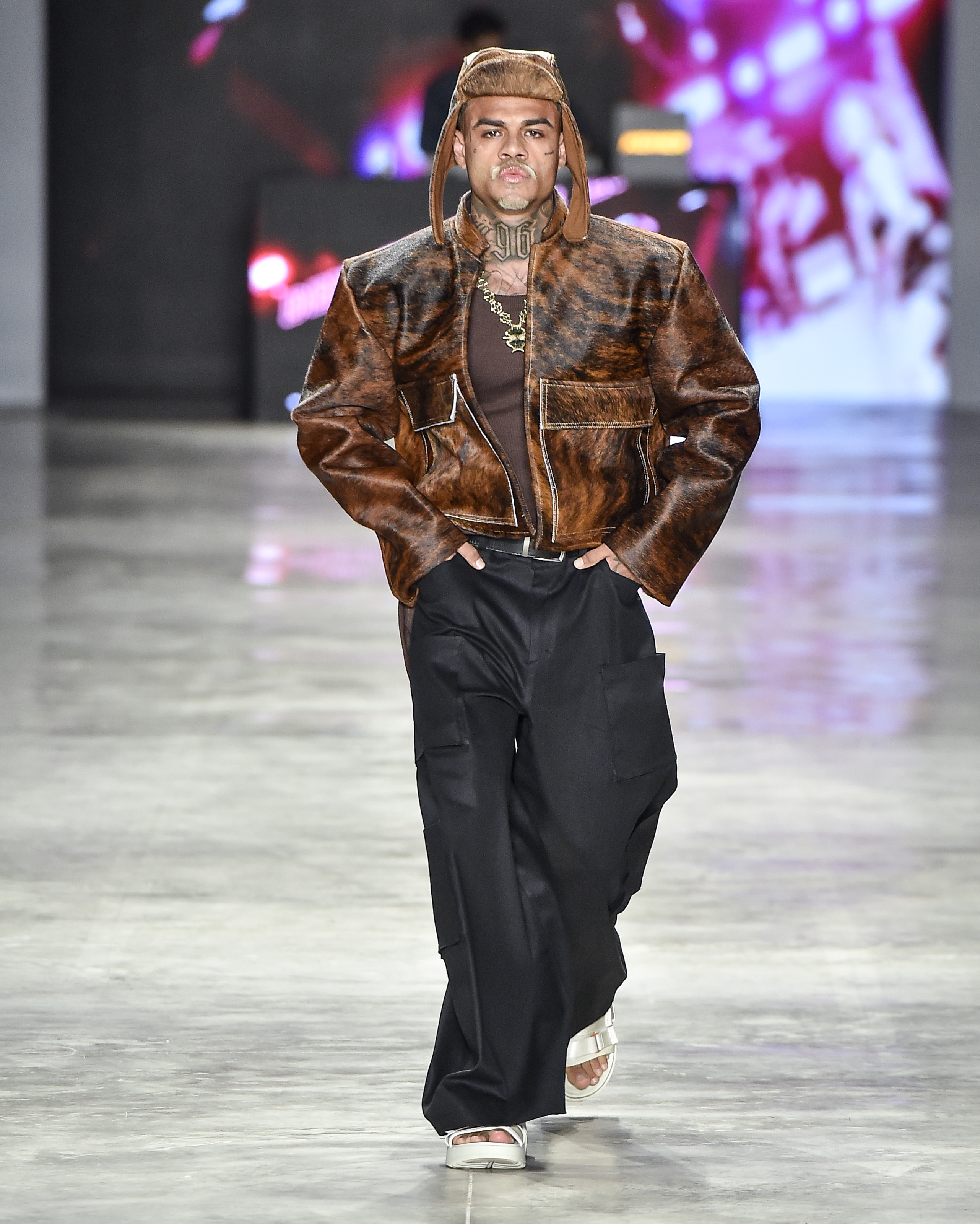 MC Cabelinho no desfile da marca Dendezeiro SPFW N60