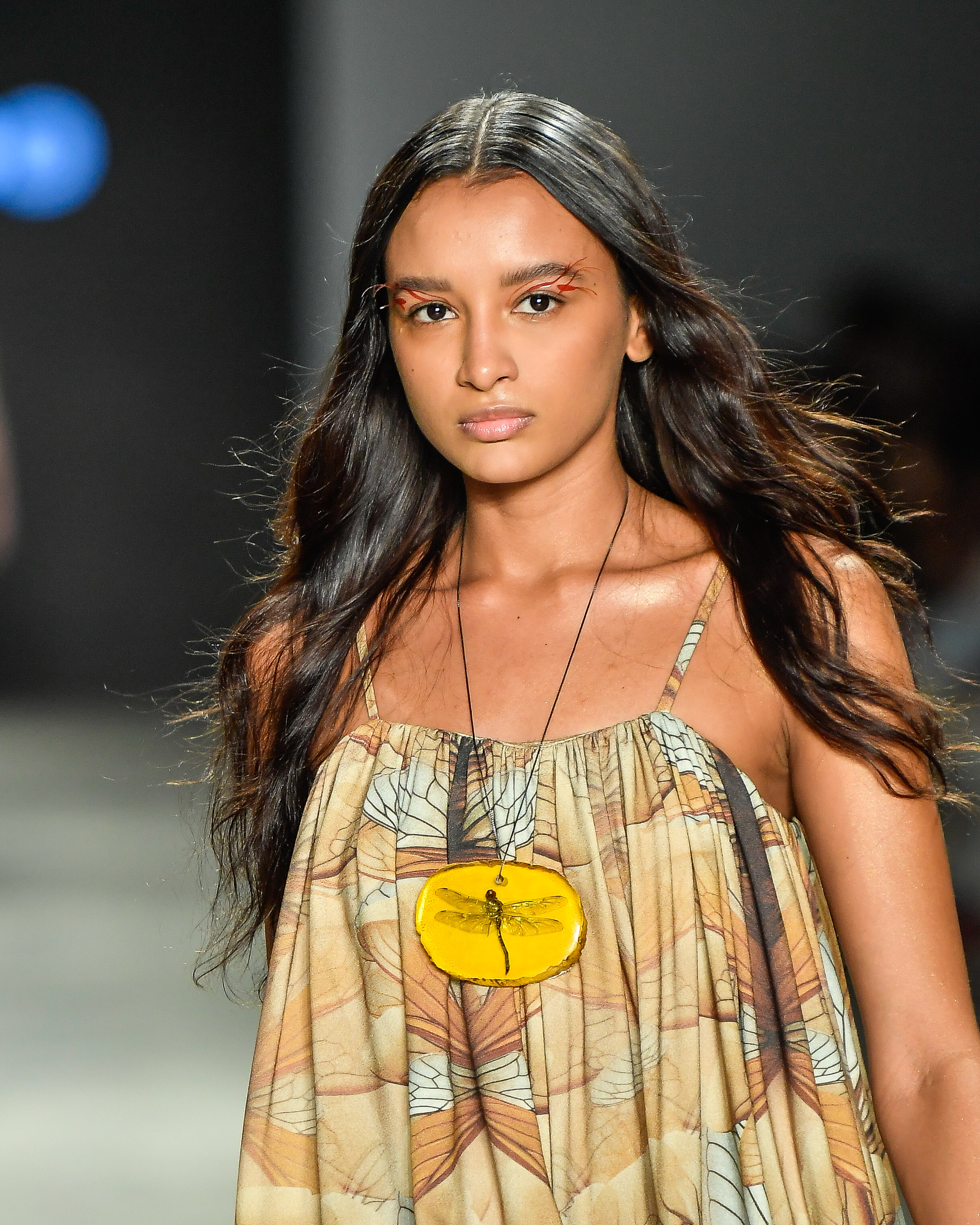 Modelo desfilando para a marca Normando no São Paulo Fashion Week