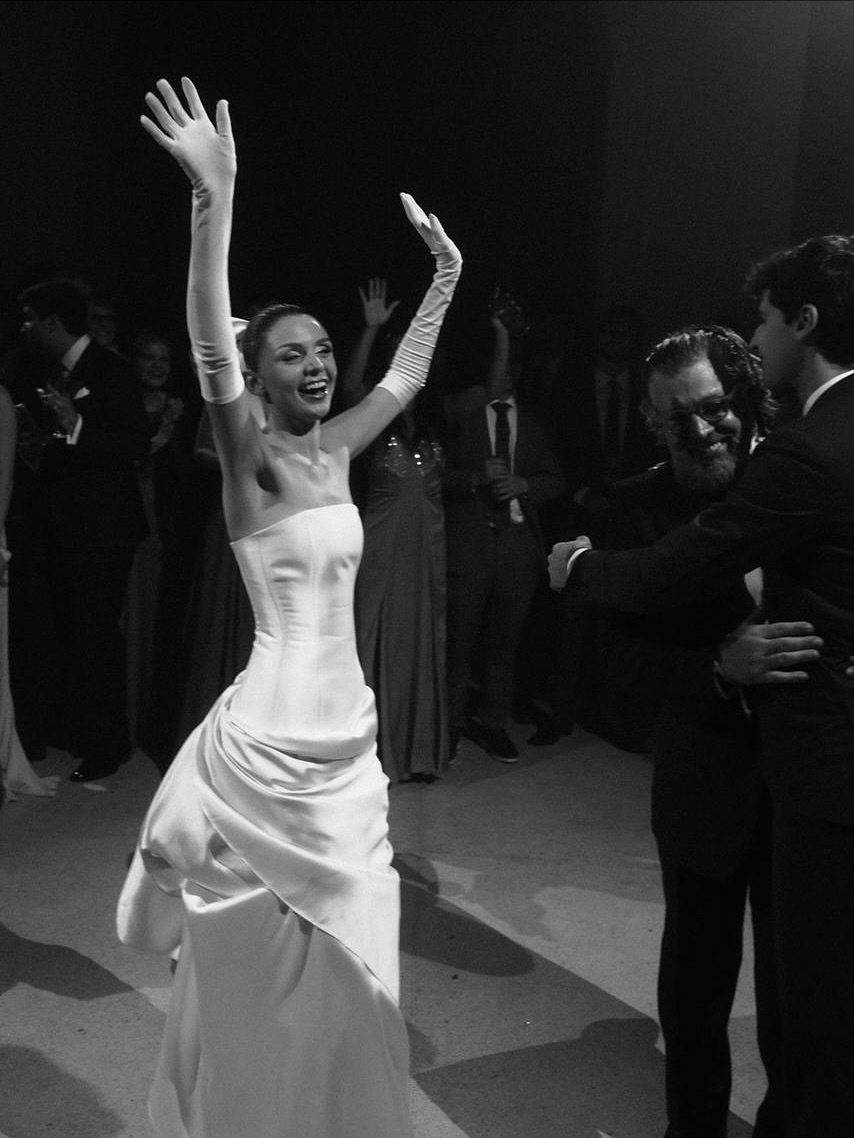 Catarina Tourinho em seu casamento na pista de dança