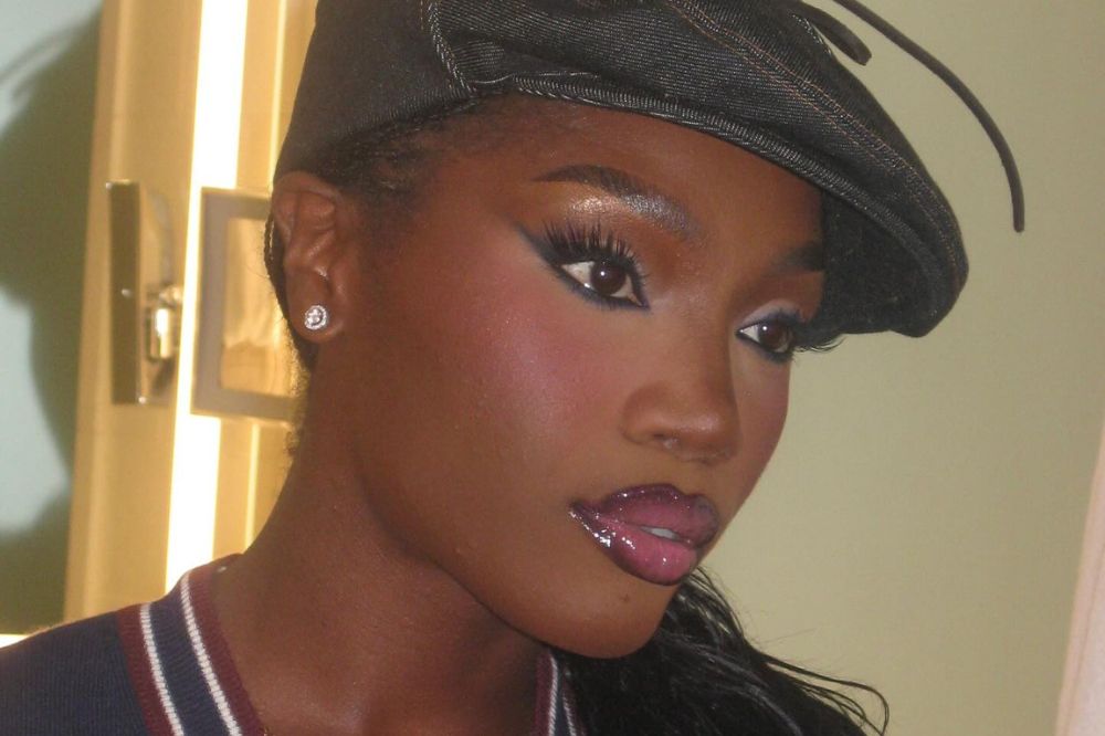 Doechii usando blush rosa