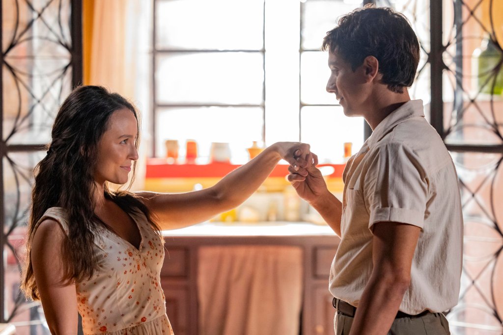 Estela (Larissa Manoela) e Tulio (Cadu Libonatti)