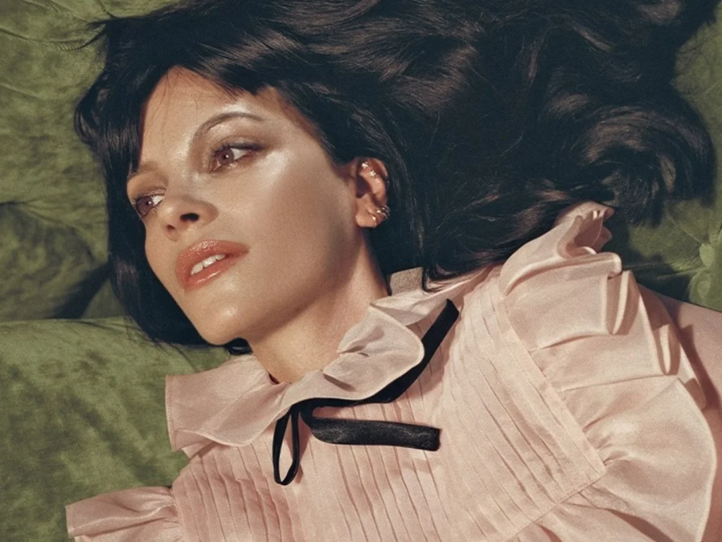 Amor é revolucionário e quem me ensina isso é bell hooks